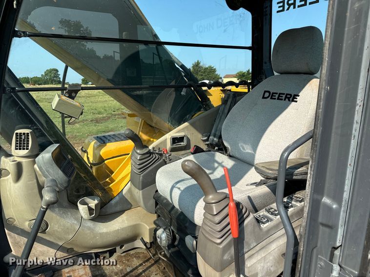 image for item NQ9689 2008 John Deere 350D LC excavator