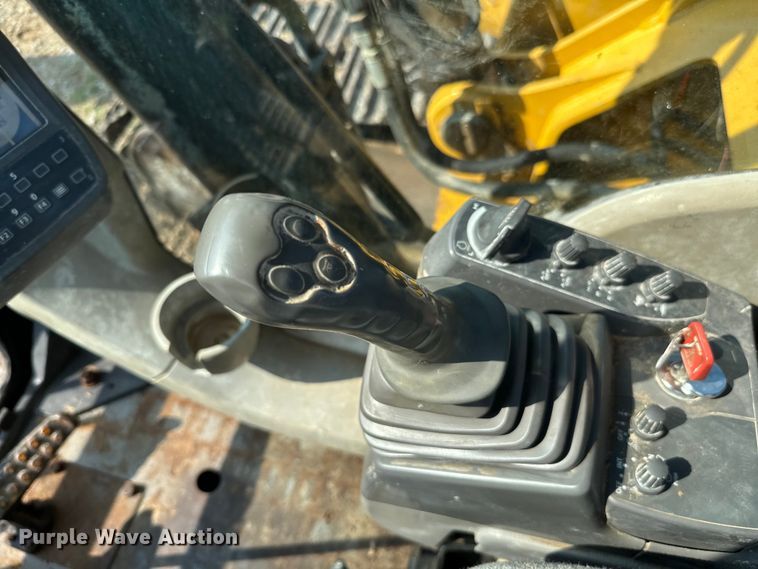 image for item NQ9689 2008 John Deere 350D LC excavator