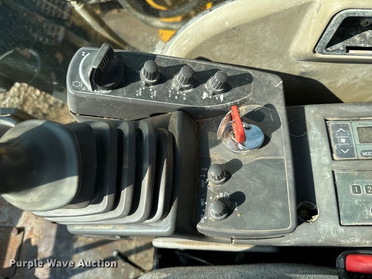 image for item NQ9689 2008 John Deere 350D LC excavator