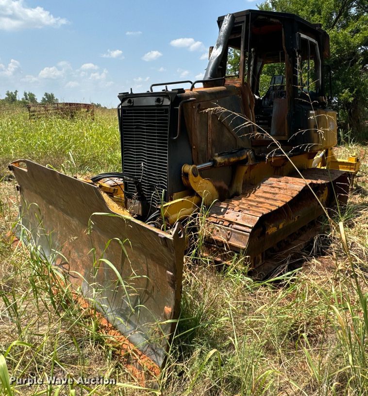 image for item NQ9695 2004 John Deere 700H LT dozer