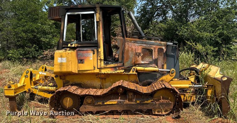 image for item NQ9695 2004 John Deere 700H LT dozer