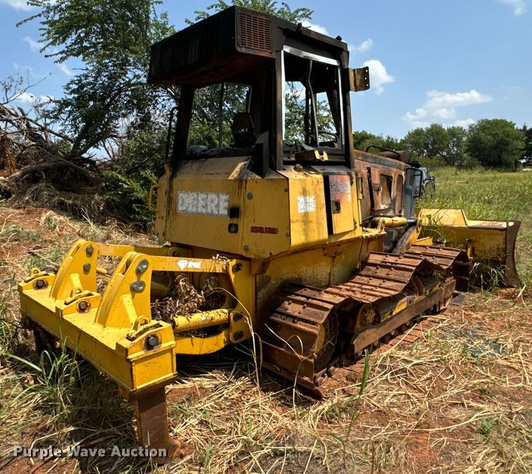 image for item NQ9695 2004 John Deere 700H LT dozer