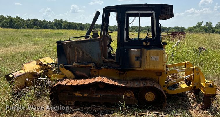 image for item NQ9695 2004 John Deere 700H LT dozer