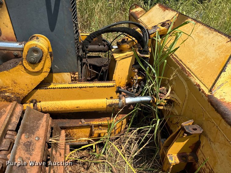 image for item NQ9695 2004 John Deere 700H LT dozer