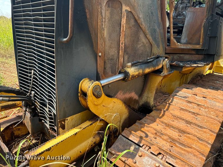 image for item NQ9695 2004 John Deere 700H LT dozer