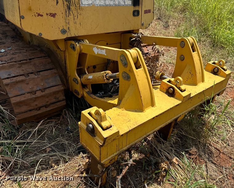 image for item NQ9695 2004 John Deere 700H LT dozer