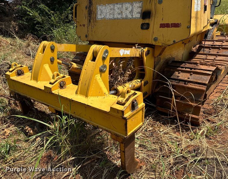 image for item NQ9695 2004 John Deere 700H LT dozer