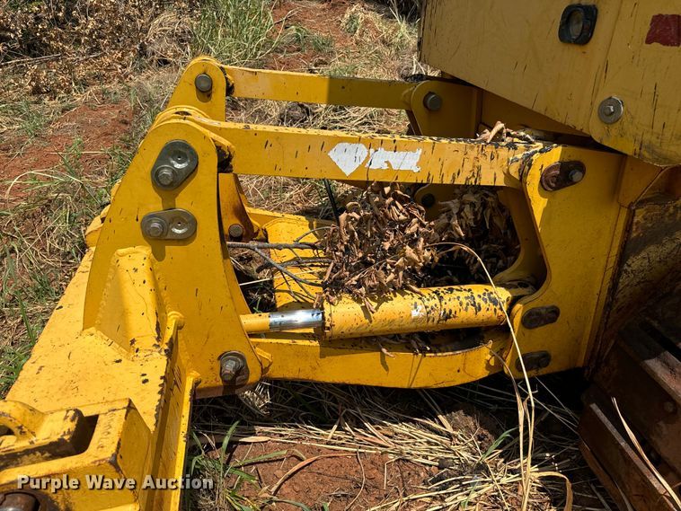 image for item NQ9695 2004 John Deere 700H LT dozer