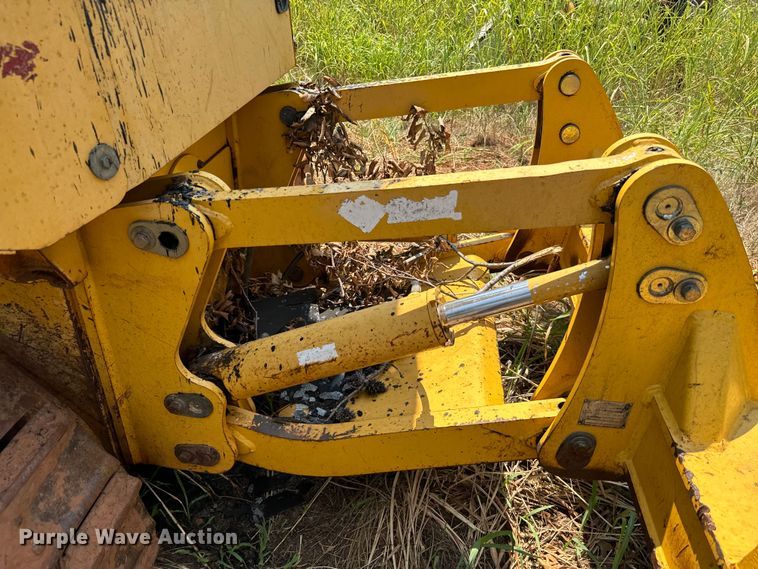 image for item NQ9695 2004 John Deere 700H LT dozer