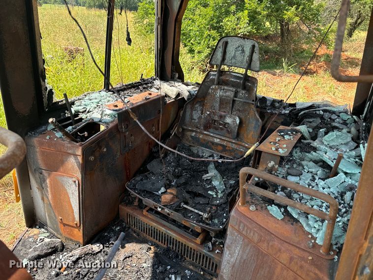 image for item NQ9695 2004 John Deere 700H LT dozer