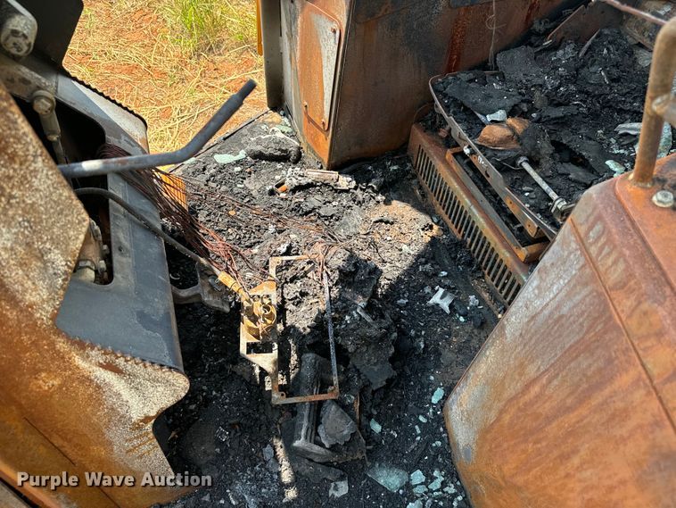 image for item NQ9695 2004 John Deere 700H LT dozer