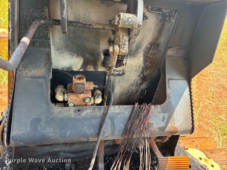 image for item NQ9695 2004 John Deere 700H LT dozer