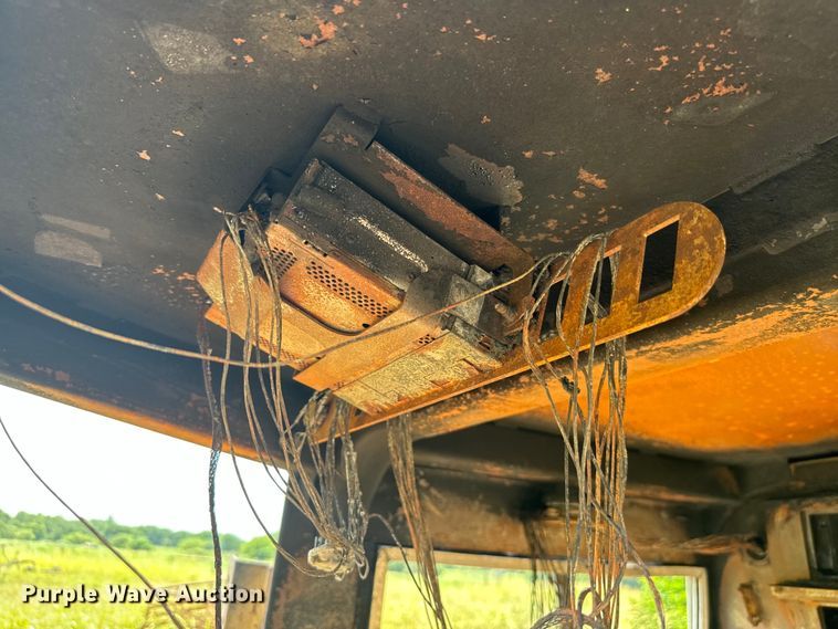 image for item NQ9695 2004 John Deere 700H LT dozer