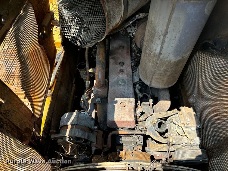 image for item NQ9695 2004 John Deere 700H LT dozer