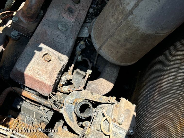 image for item NQ9695 2004 John Deere 700H LT dozer