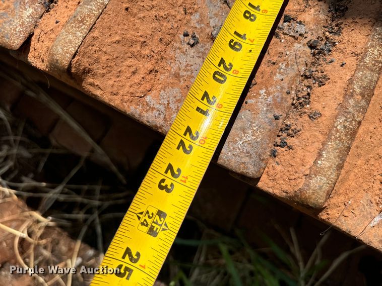 image for item NQ9695 2004 John Deere 700H LT dozer