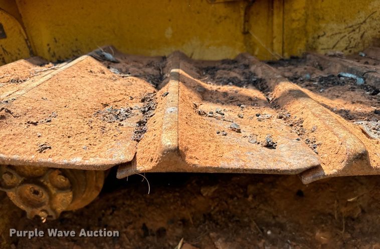 image for item NQ9695 2004 John Deere 700H LT dozer