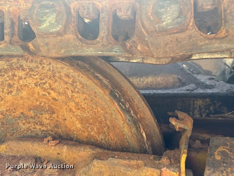 image for item NQ9695 2004 John Deere 700H LT dozer