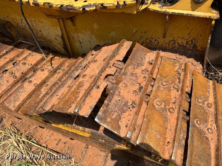 image for item NQ9695 2004 John Deere 700H LT dozer