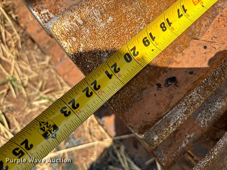 image for item NQ9695 2004 John Deere 700H LT dozer