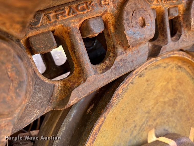 image for item NQ9695 2004 John Deere 700H LT dozer