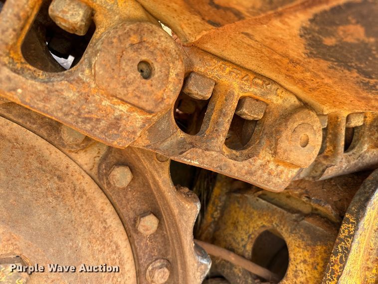 image for item NQ9695 2004 John Deere 700H LT dozer