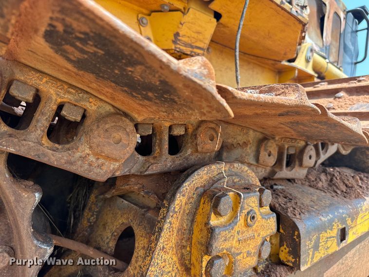 image for item NQ9695 2004 John Deere 700H LT dozer