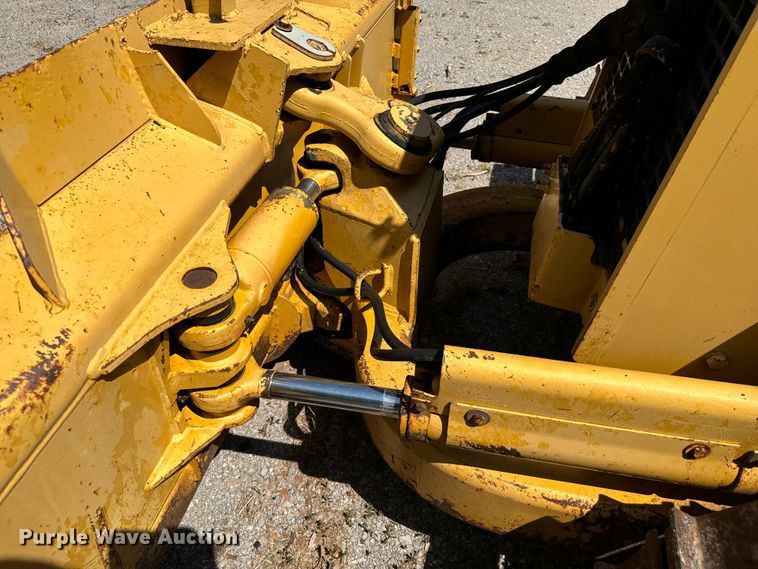 image for item NQ9707 1998 John Deere 550G dozer