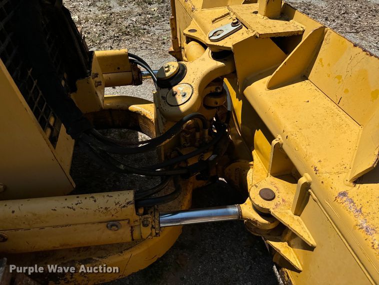 image for item NQ9707 1998 John Deere 550G dozer