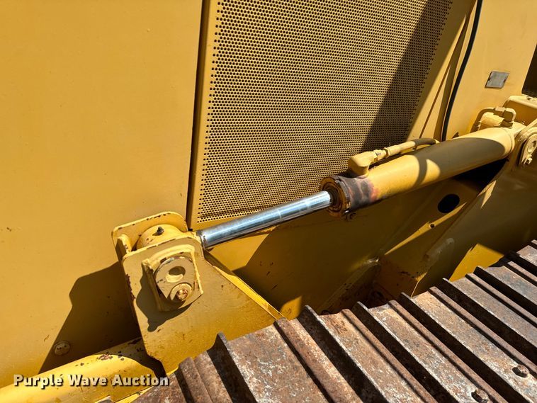 image for item NQ9707 1998 John Deere 550G dozer