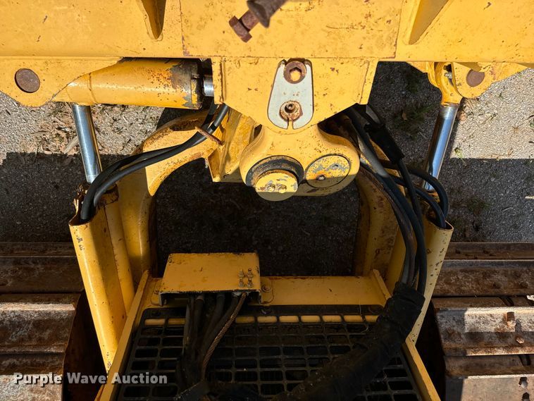 image for item NQ9707 1998 John Deere 550G dozer