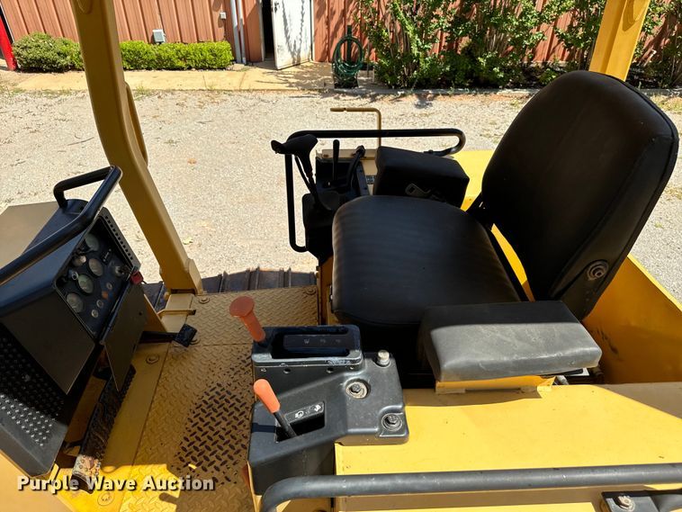 image for item NQ9707 1998 John Deere 550G dozer