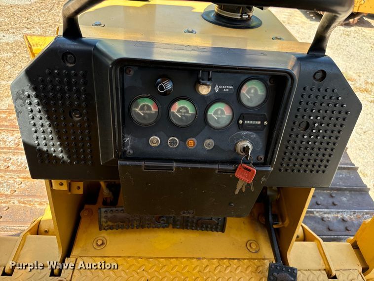 image for item NQ9707 1998 John Deere 550G dozer