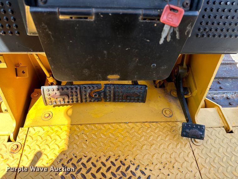 image for item NQ9707 1998 John Deere 550G dozer