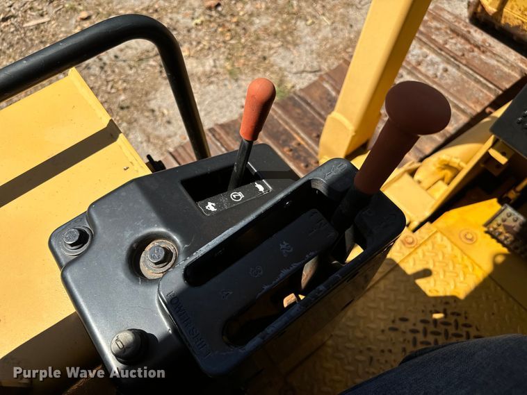 image for item NQ9707 1998 John Deere 550G dozer