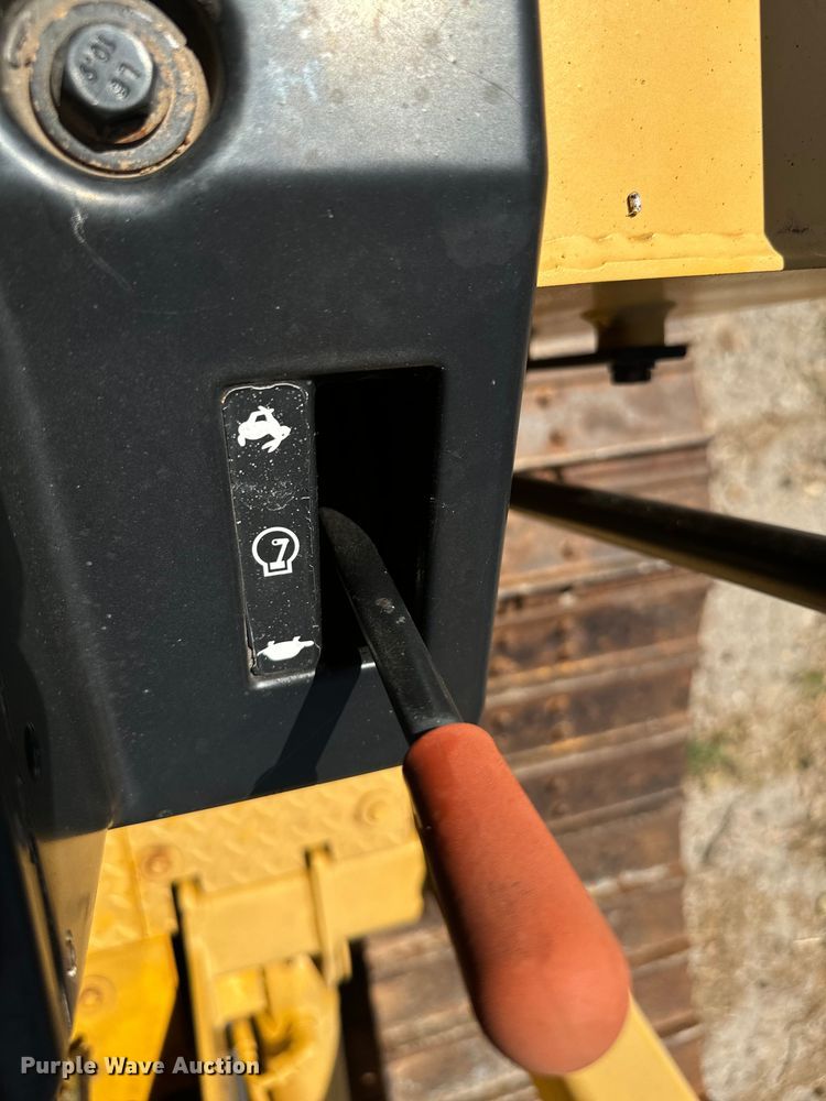 image for item NQ9707 1998 John Deere 550G dozer