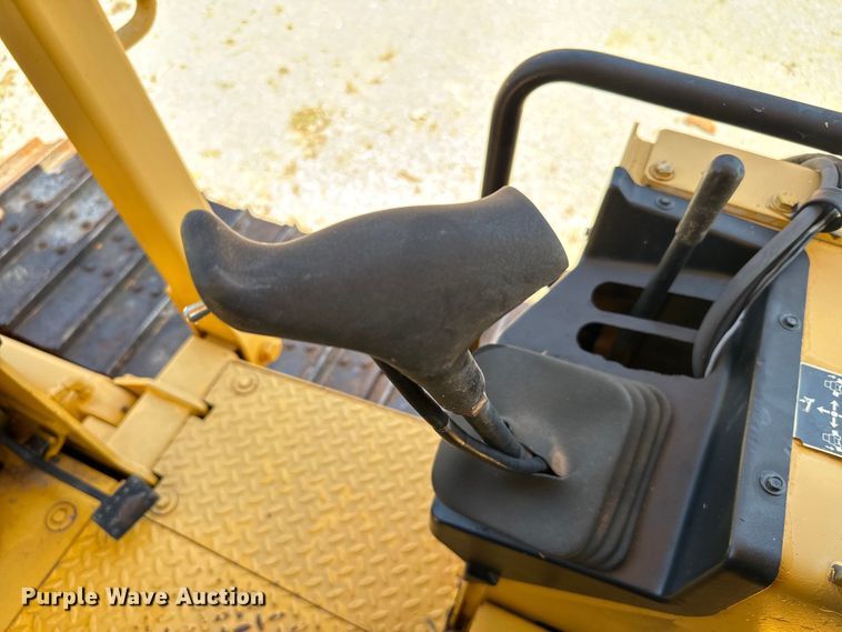 image for item NQ9707 1998 John Deere 550G dozer