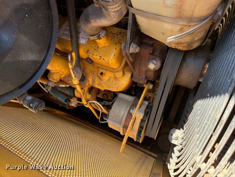 image for item NQ9707 1998 John Deere 550G dozer