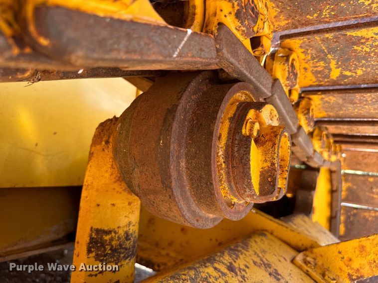 image for item NQ9707 1998 John Deere 550G dozer