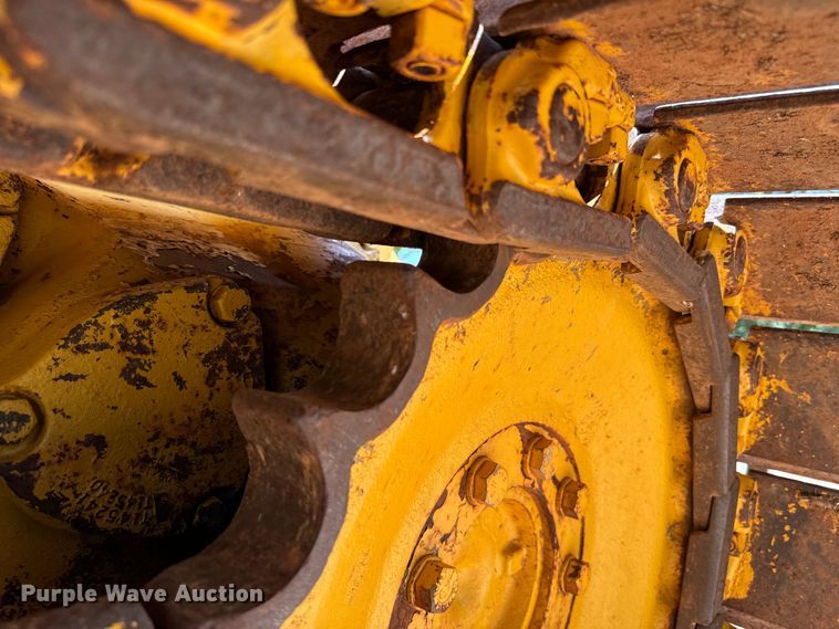 image for item NQ9707 1998 John Deere 550G dozer