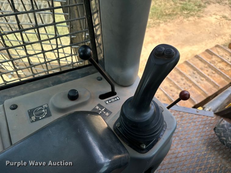 image for item NQ9711 2008 New Holland D85 dozer