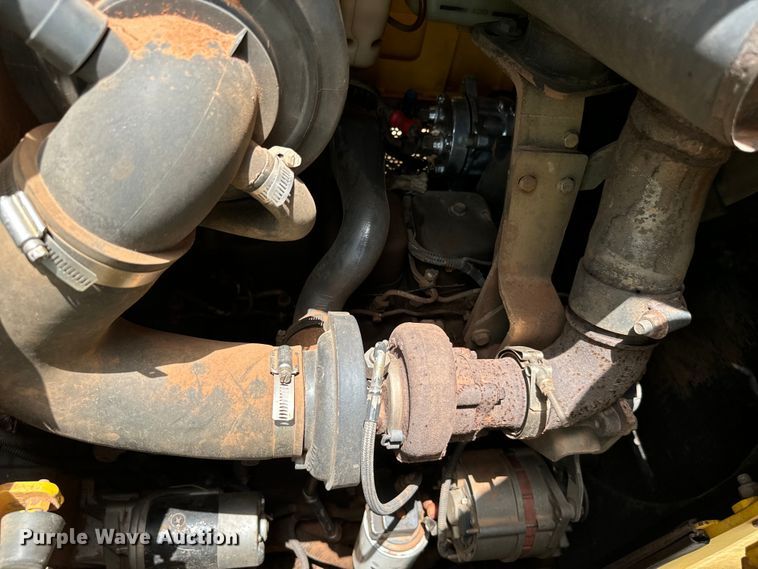 image for item NQ9711 2008 New Holland D85 dozer