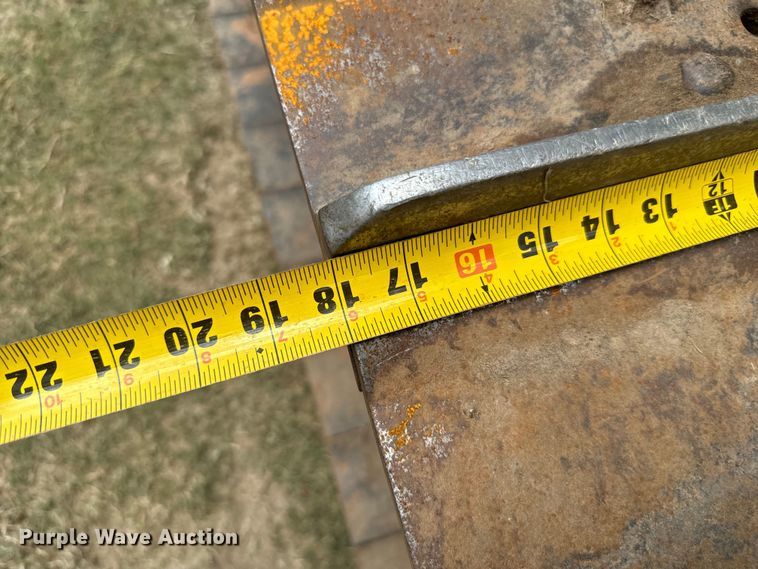 image for item NQ9711 2008 New Holland D85 dozer