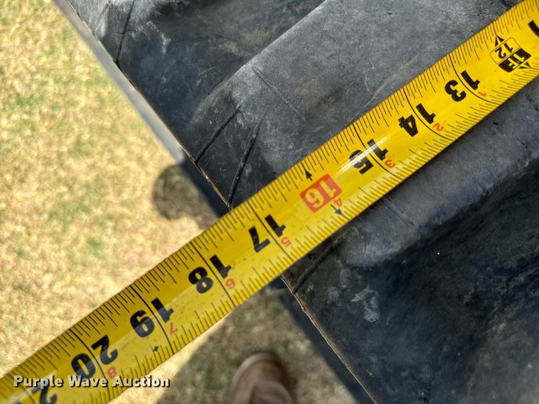 image for item NQ9713 2011 John Deere 333D tracked skid steer loader