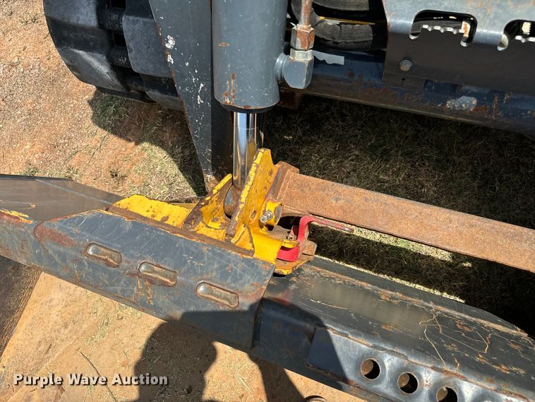 image for item NQ9713 2011 John Deere 333D tracked skid steer loader