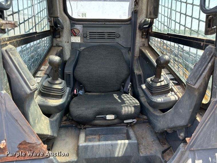 image for item NQ9713 2011 John Deere 333D tracked skid steer loader