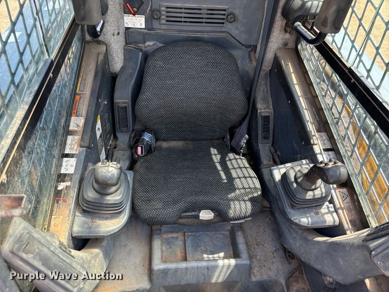 image for item NQ9713 2011 John Deere 333D tracked skid steer loader