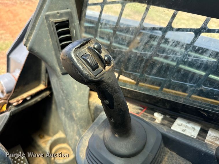 image for item NQ9713 2011 John Deere 333D tracked skid steer loader