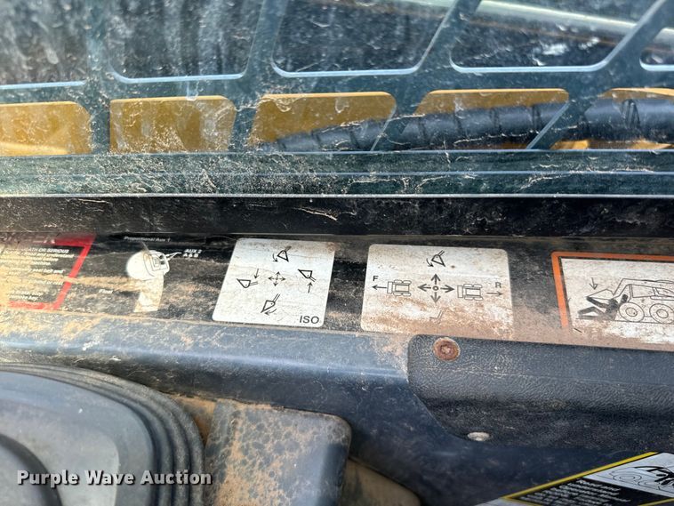 image for item NQ9713 2011 John Deere 333D tracked skid steer loader