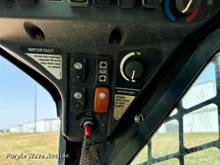 image for item NQ9713 2011 John Deere 333D tracked skid steer loader